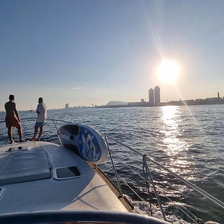 Cozy Yacht Lodge In Barcelona With Boat Tour Option Sant Adria de Besos Exterior photo